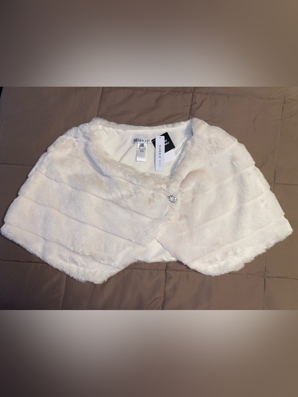 Robbie Bee Ivory Faux Fur Shawl